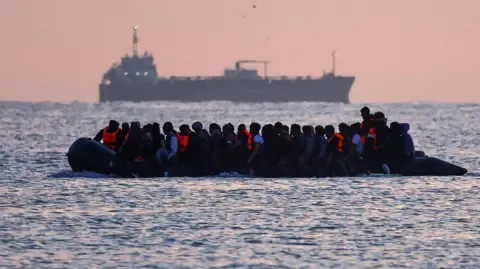 First Migrant Returned to France Under New ‘One In, One Out’ Policy