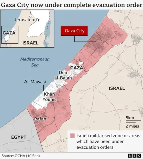 Numerous Gaza Residents Escape as Israeli Troops Move Deeper into the City
