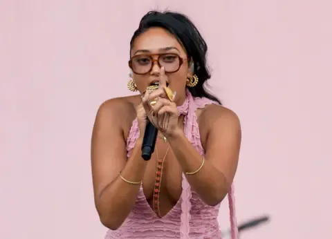 Joy Crookes Embracing Perfectionism – Her Music Thrives for It